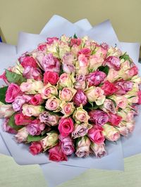Купить замечательный букет из роз в СПб выгодно.